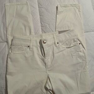 NWT Chico's Off-White Secret Stretch Jeggings. Size 1P/8P